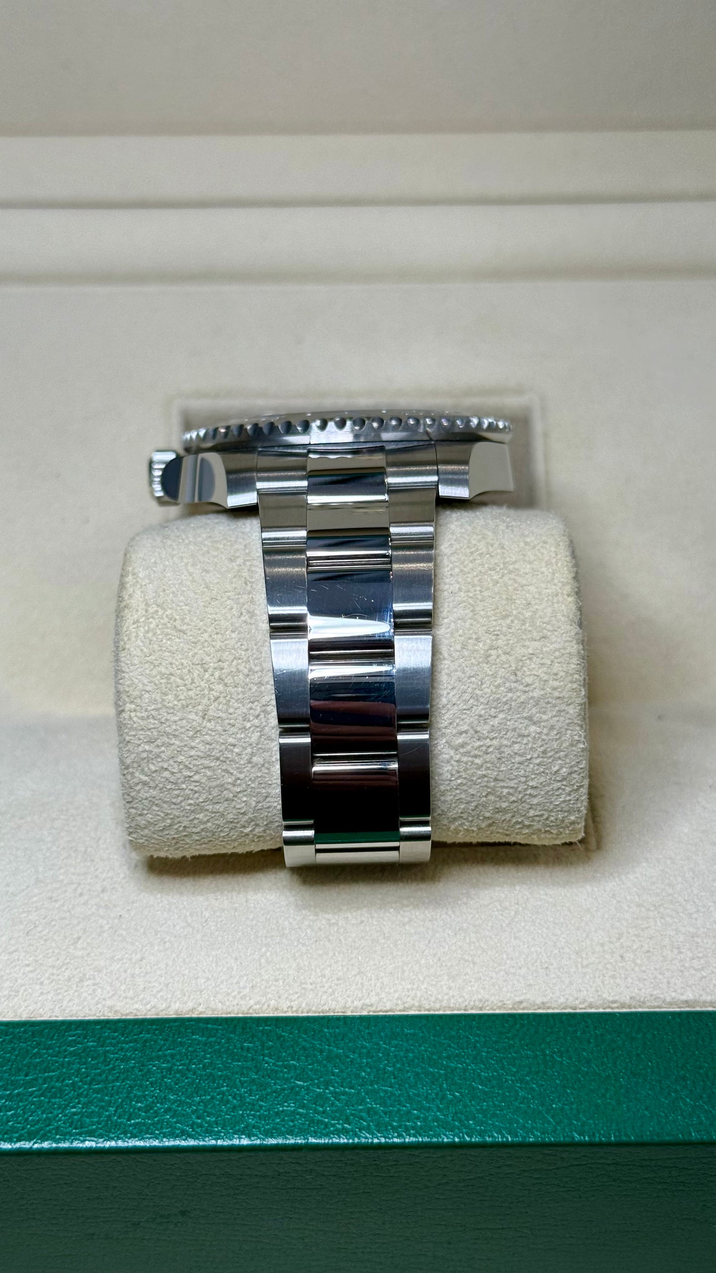 Rolex GMT-Master II 'Batman' Black Dial on Oyster 116710blnr-0002 Card 2017