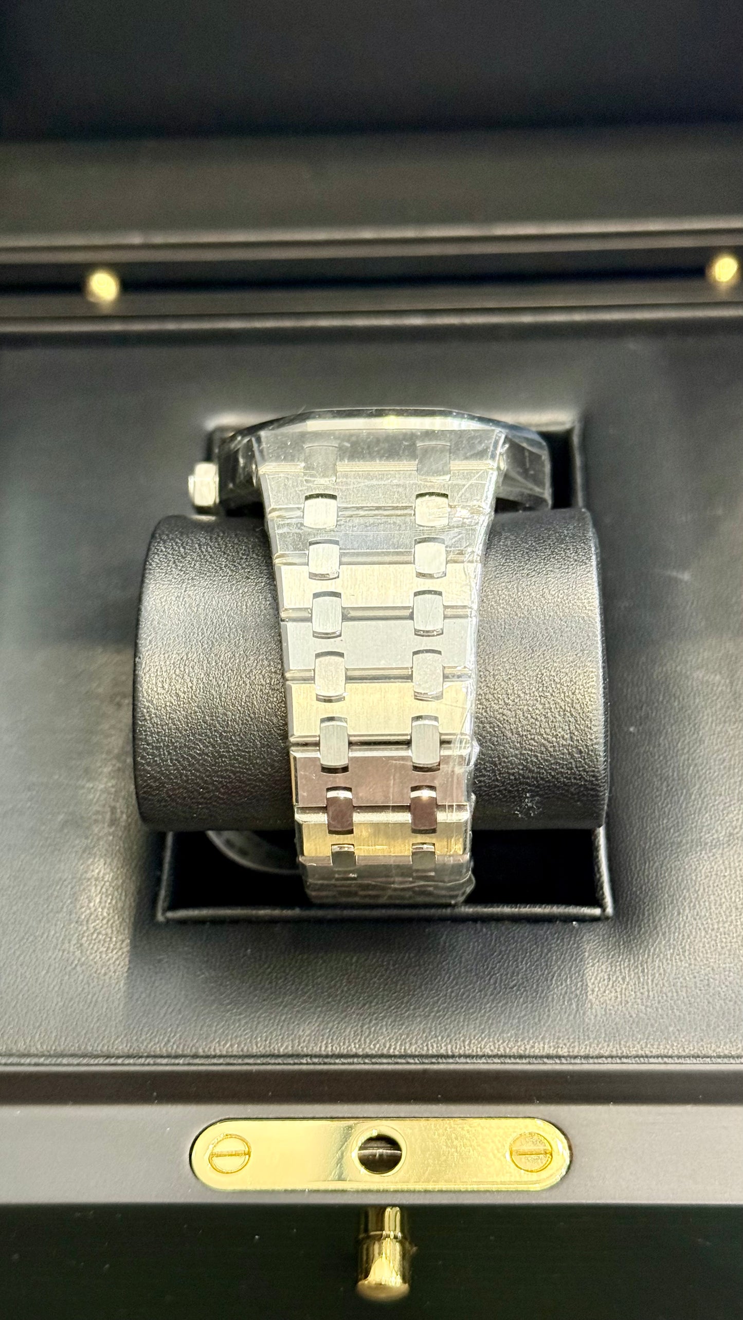 Audemars Piguet Royal Oak Selfwinding Silver Dial on Bracelet 15400st.oo.1220st.02 Complete 2015