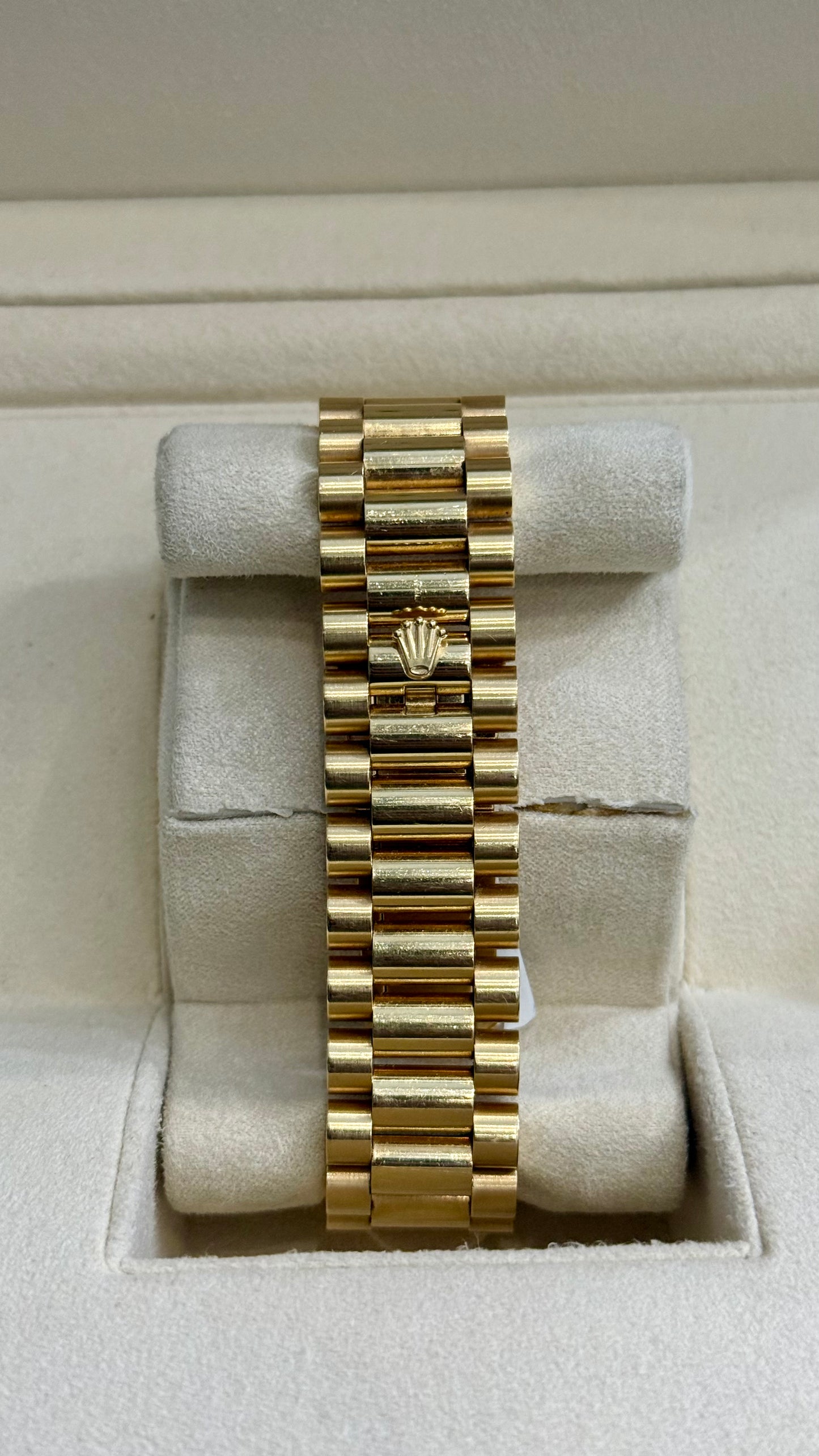 Rolex Day-Date II silver dial Dial on 218238 Card 2015