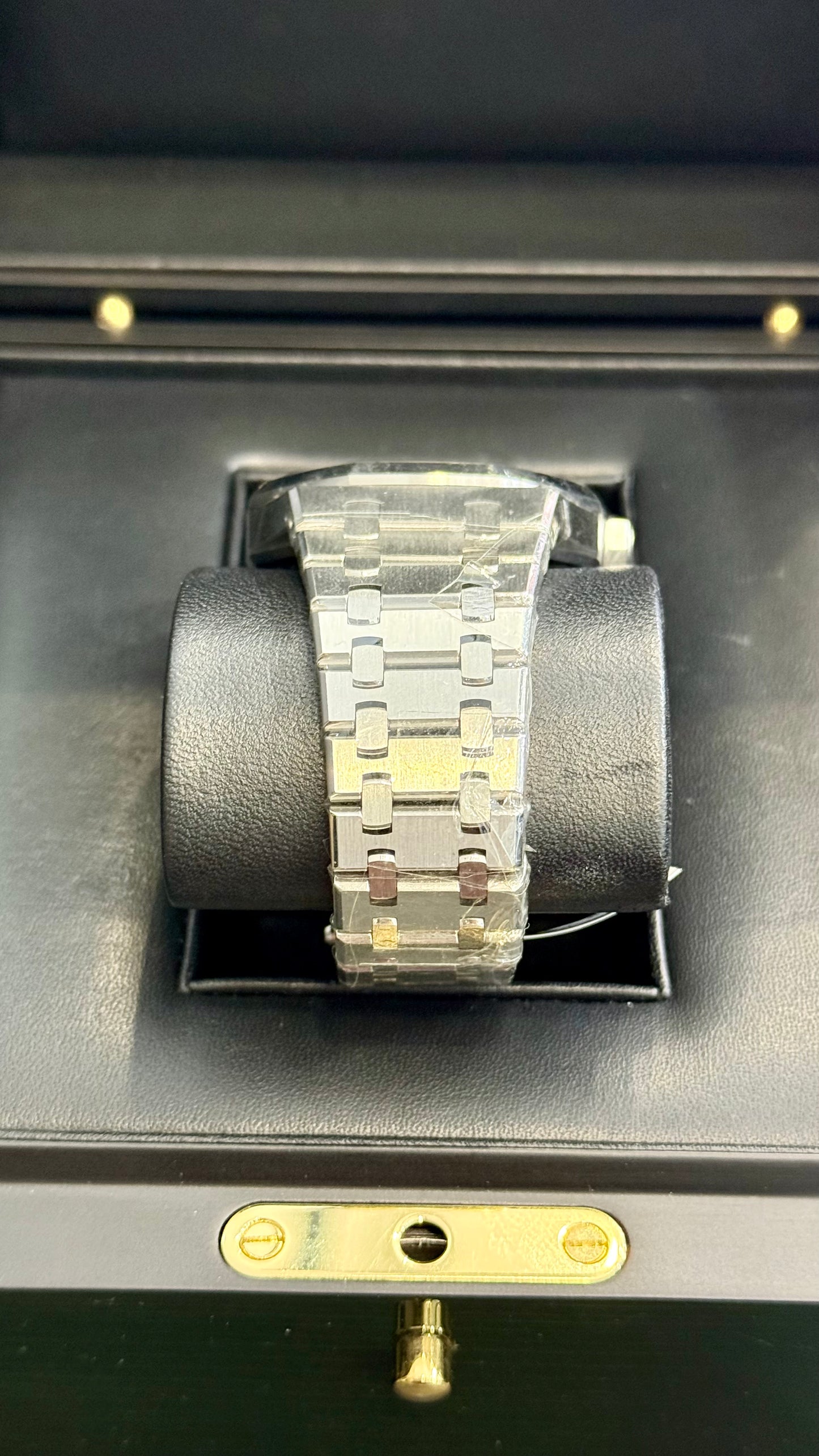 Audemars Piguet Royal Oak Selfwinding Silver Dial on Bracelet 15400st.oo.1220st.02 Complete 2015