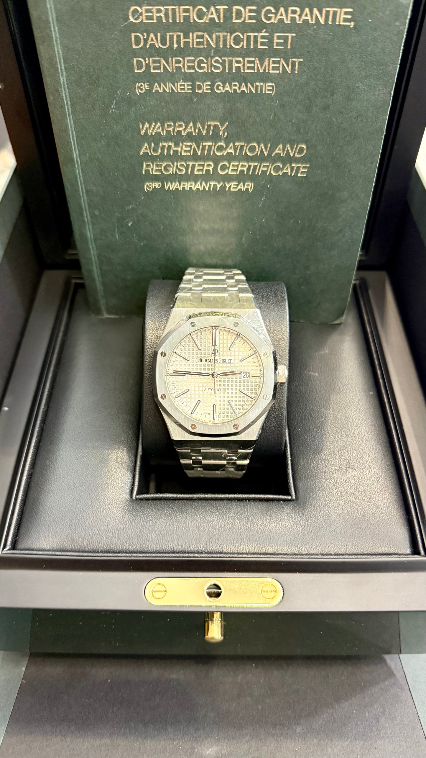 Audemars Piguet Royal Oak Selfwinding Silver Dial on Bracelet 15400st.oo.1220st.02 Complete 2015