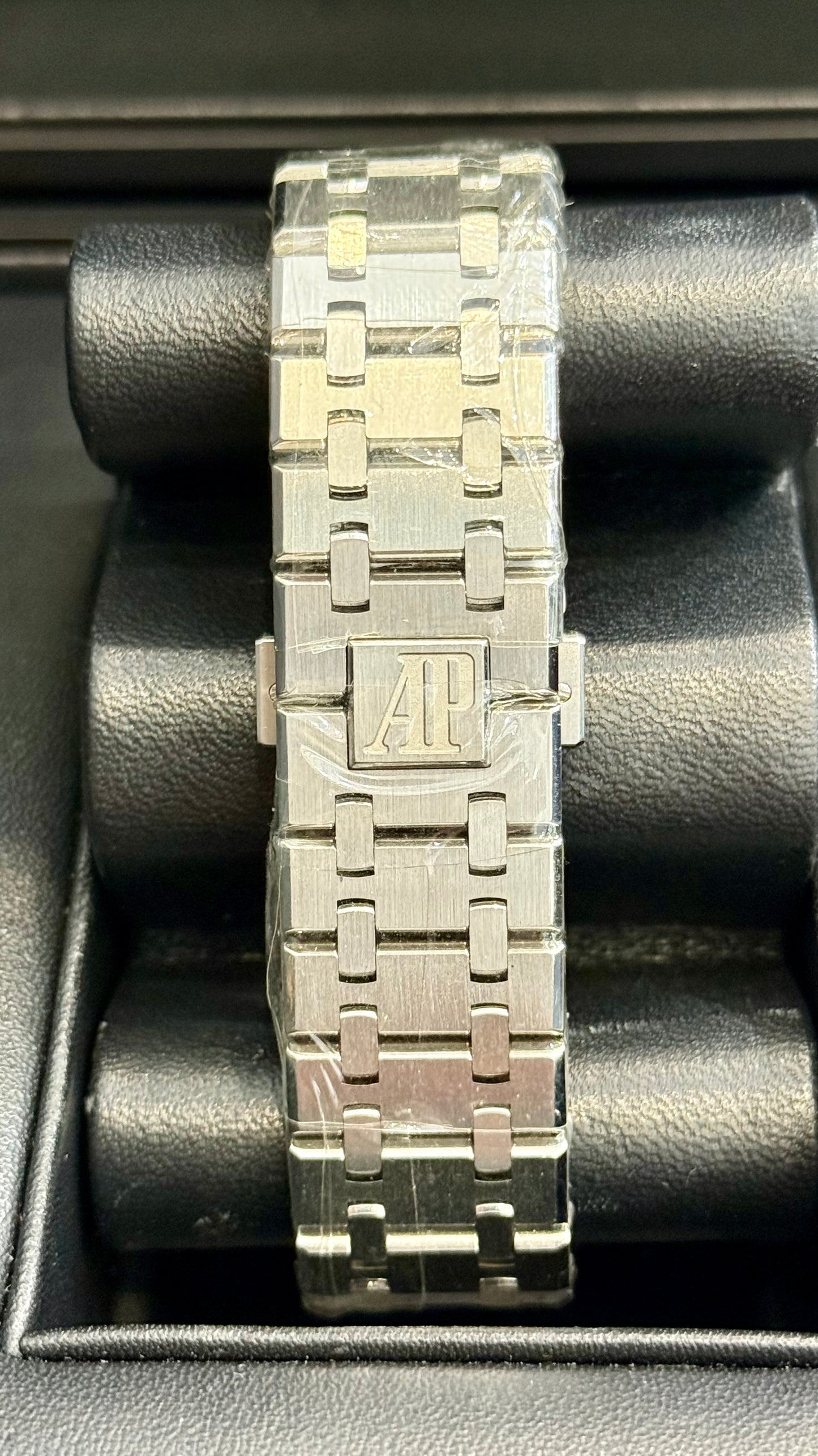 Audemars Piguet Royal Oak Selfwinding Silver Dial on Bracelet 15400st.oo.1220st.02 Complete 2015