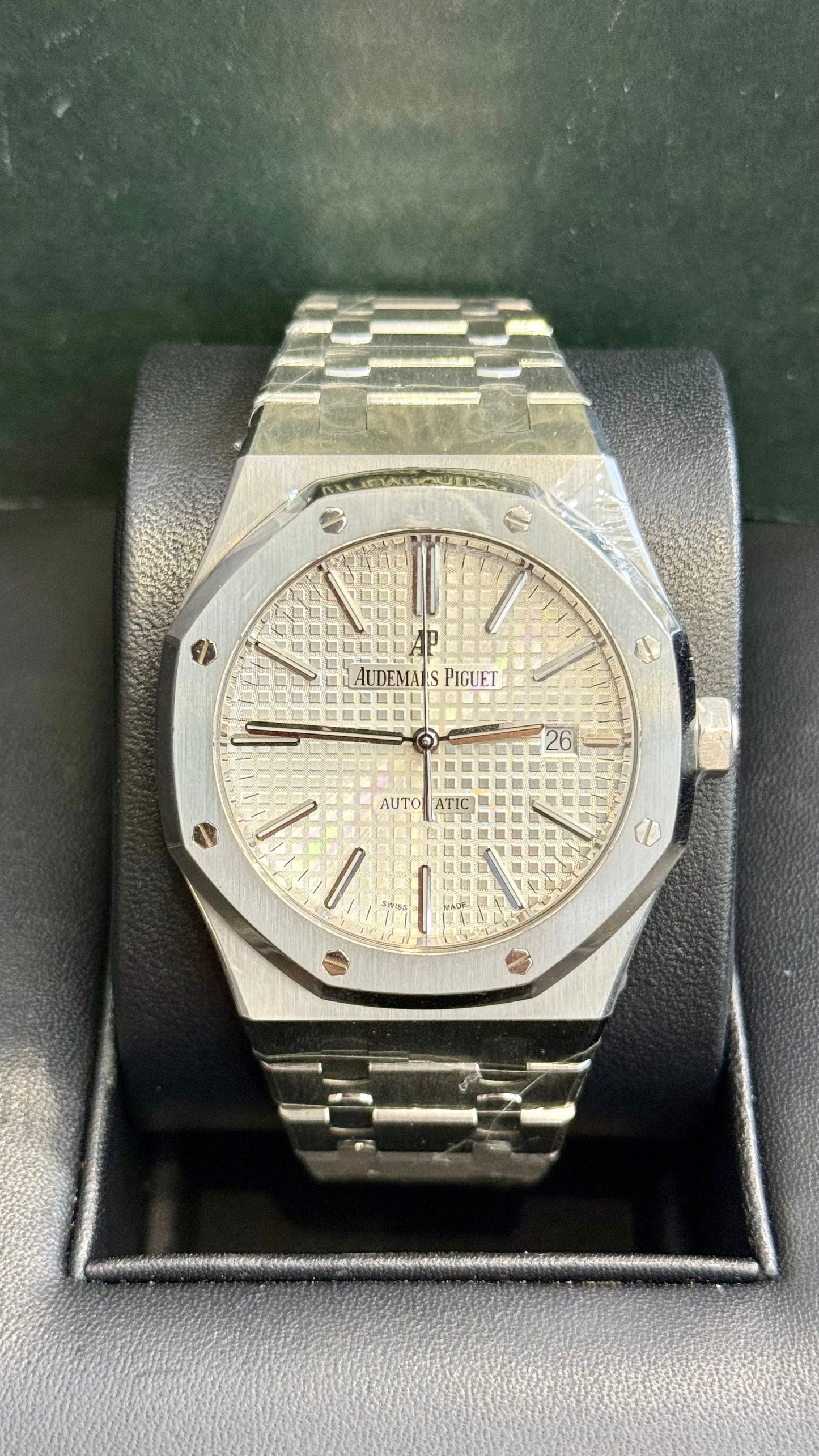 Audemars Piguet Royal Oak Selfwinding Silver Dial on Bracelet 15400st.oo.1220st.02 Complete 2015