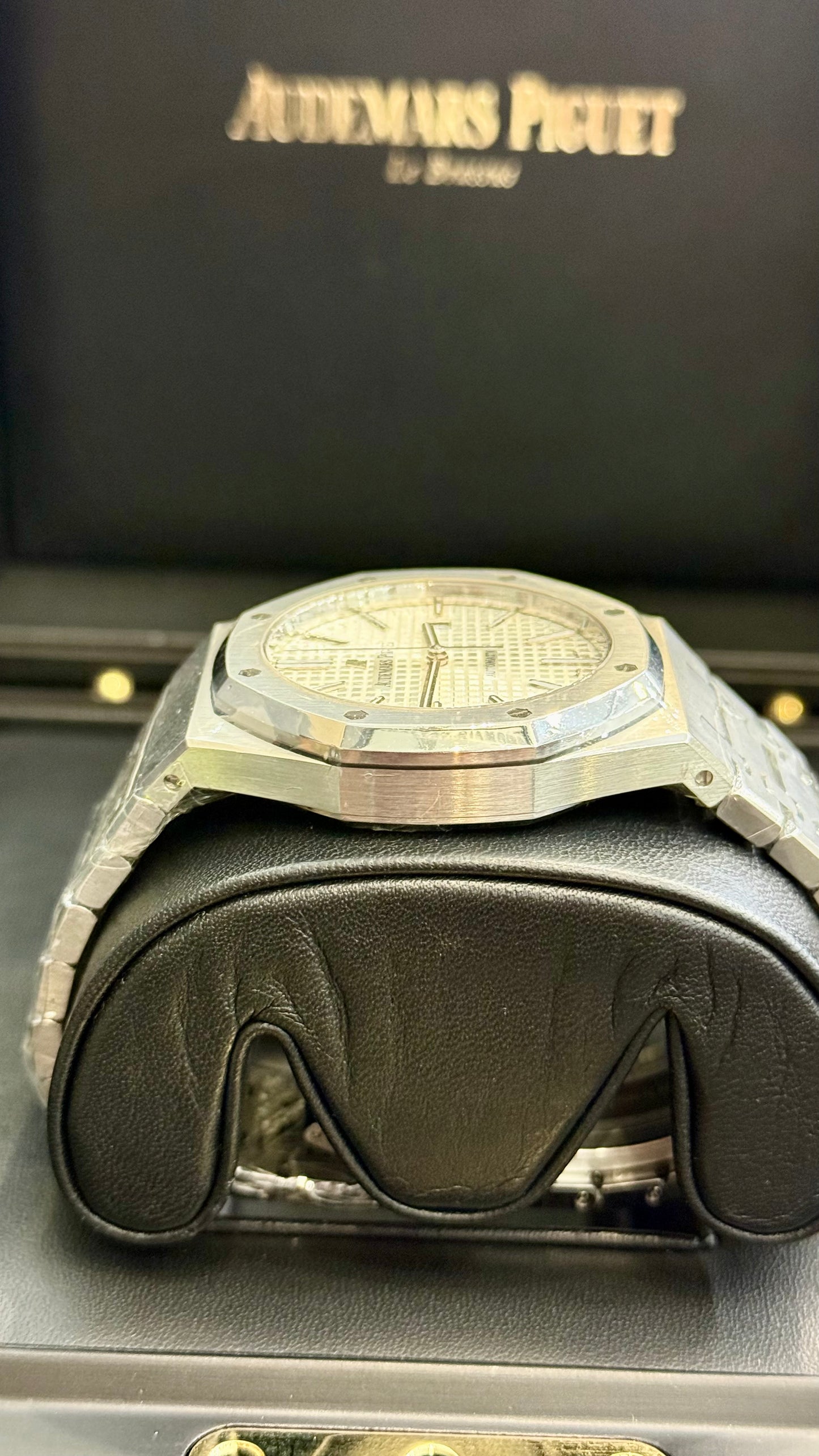 Audemars Piguet Royal Oak Selfwinding Silver Dial on Bracelet 15400st.oo.1220st.02 Complete 2015